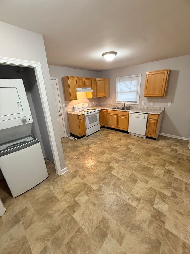 2 Philip Ct - Photo 6 of 13
