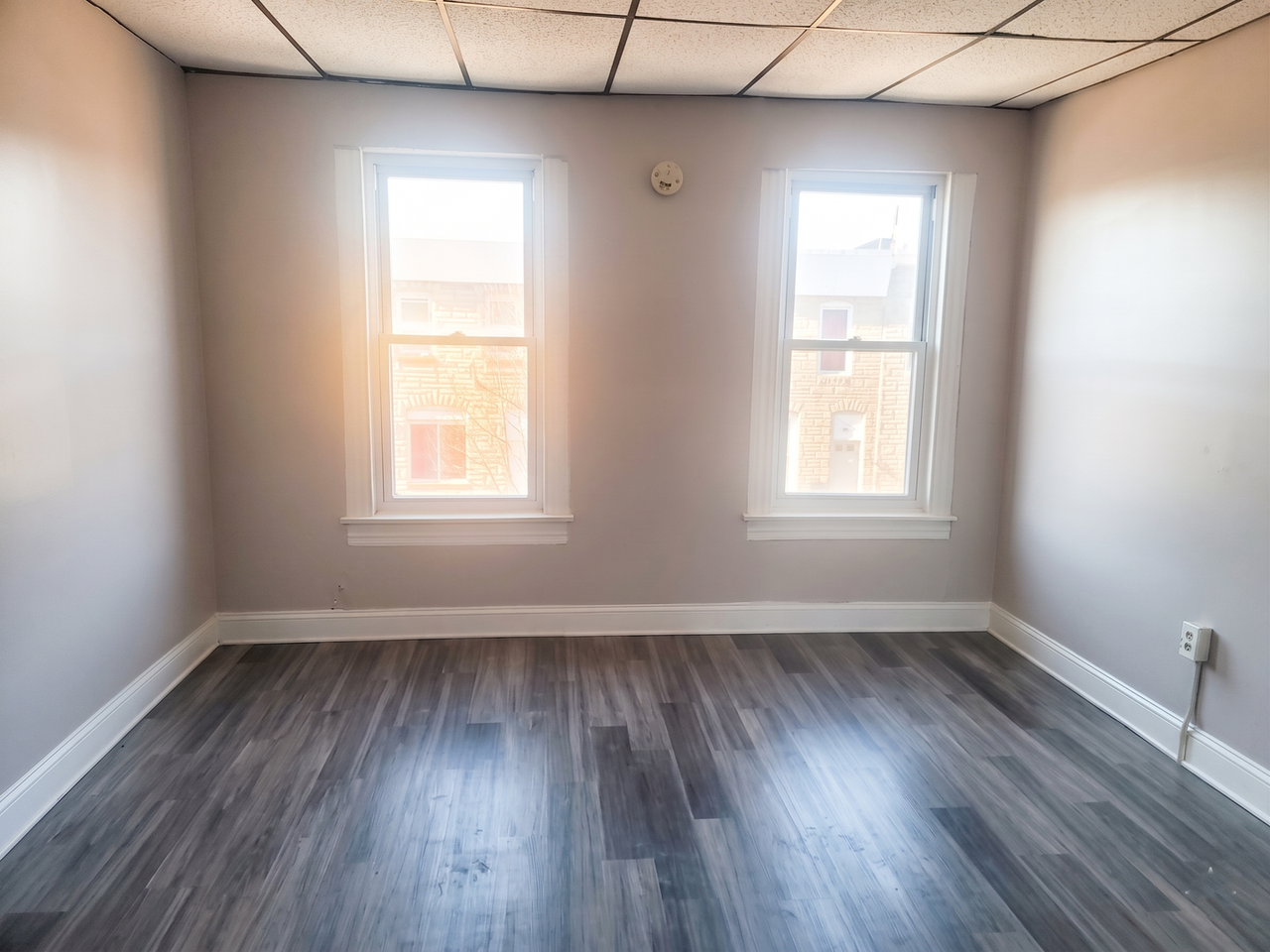 113 N Clinton St - Photo 5 of 9