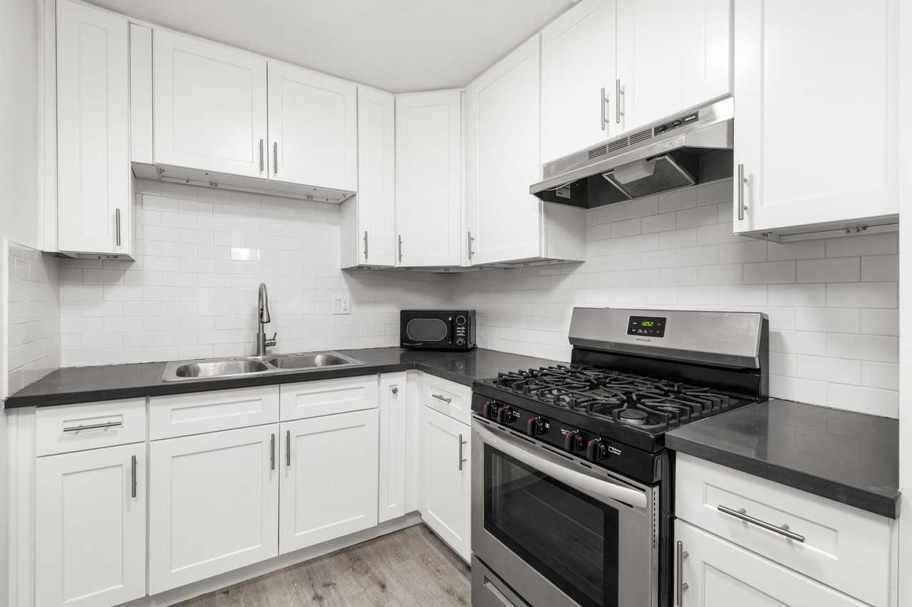 Menlo 1. **** 1 FREE MONTH **** - Photo 7 of 28