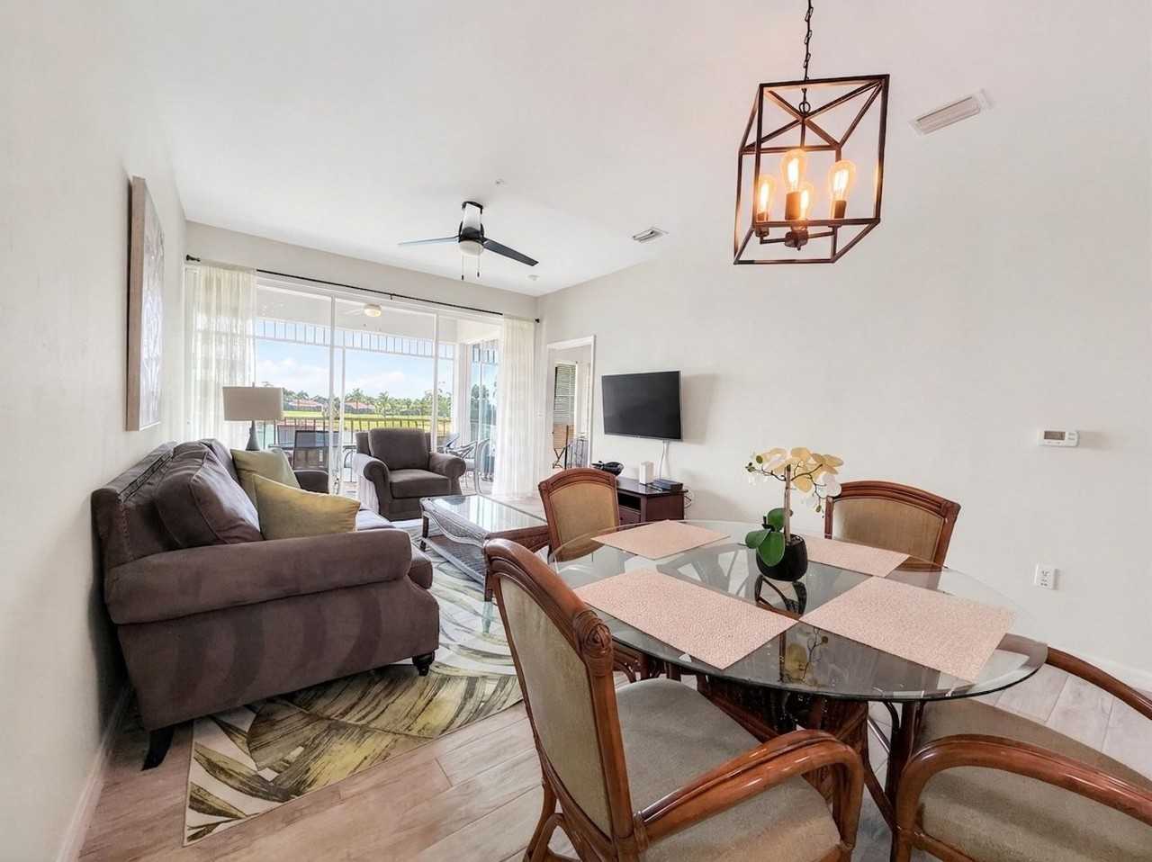 7895 Mahogany Run Ln - Photo 4 of 36