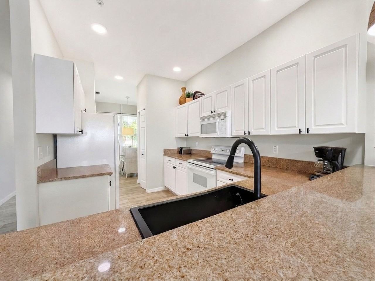 7895 Mahogany Run Ln - Photo 6 of 36