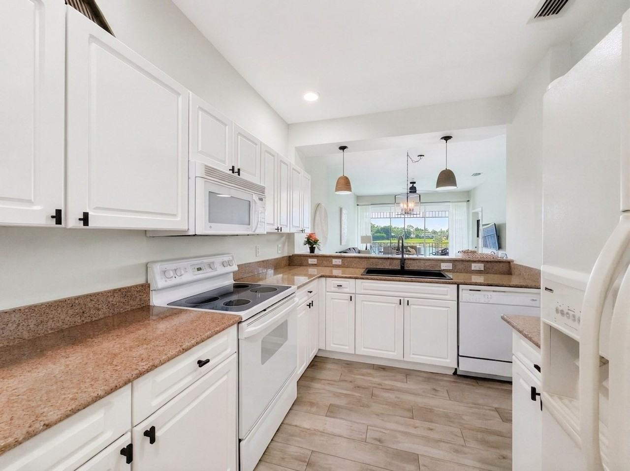 7895 Mahogany Run Ln - Photo 7 of 36
