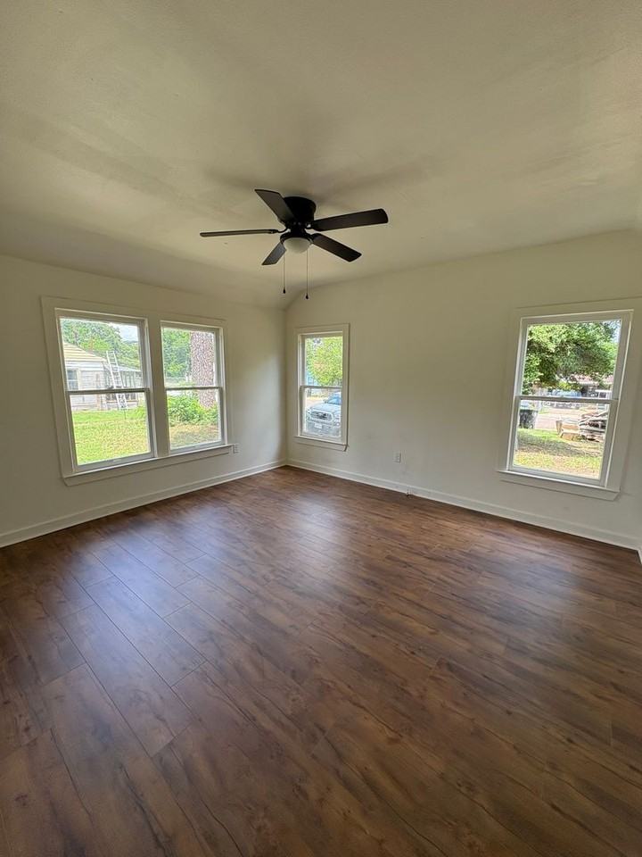 703 Texas St - Photo 2 of 7