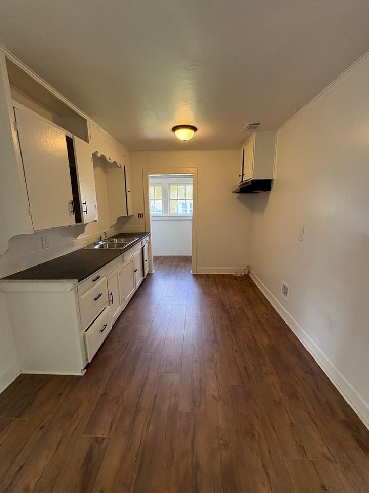 703 Texas St - Photo 3 of 7