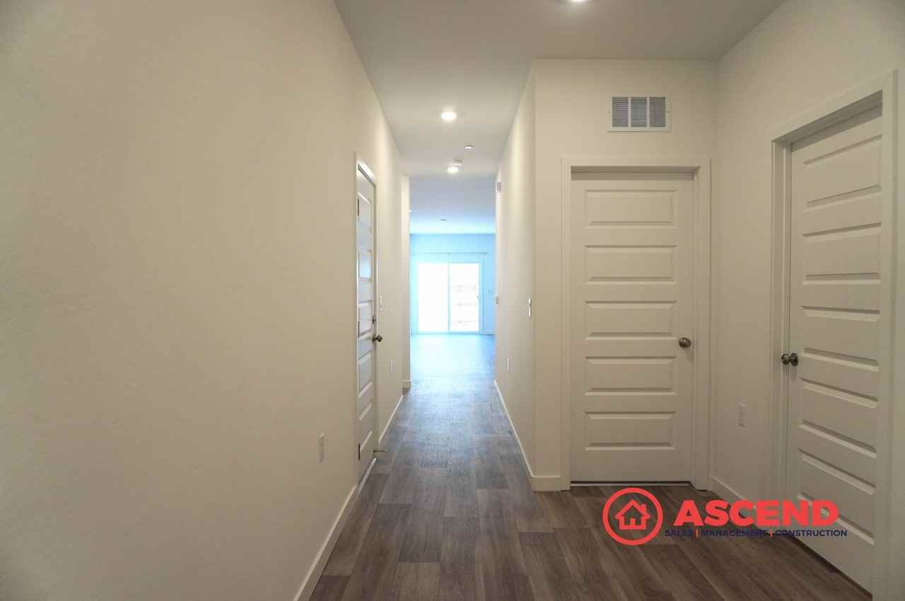 8206 Wandesford Dr - Photo 2 of 25