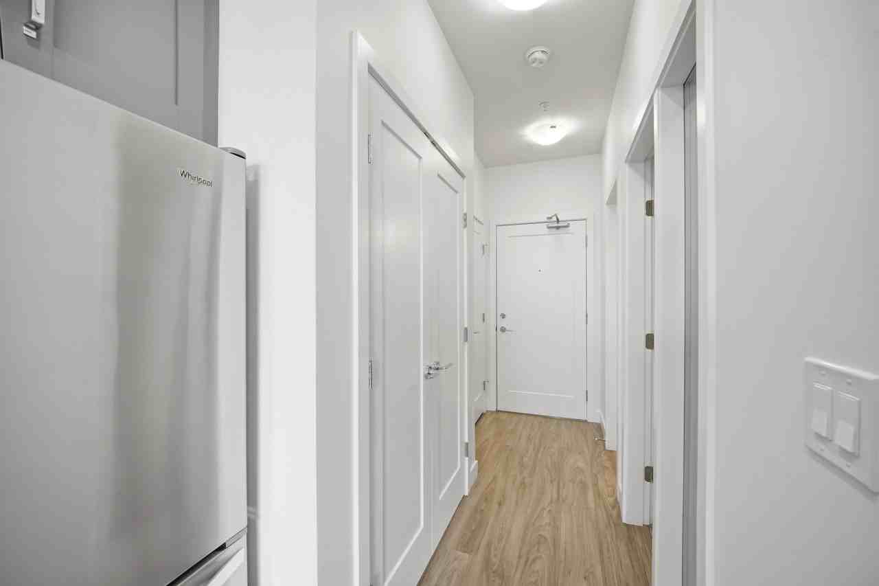 18811 72 Avenue #305 - Photo 4 of 25