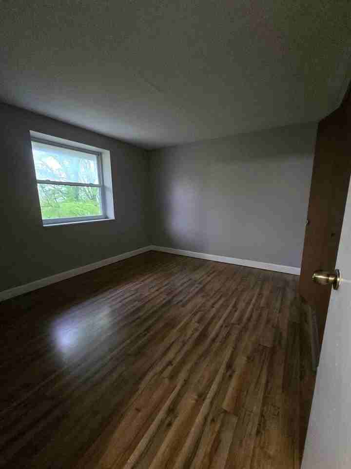 Greenock Manor 2 bedroom 1 bath apartment - Photo 3 of 50