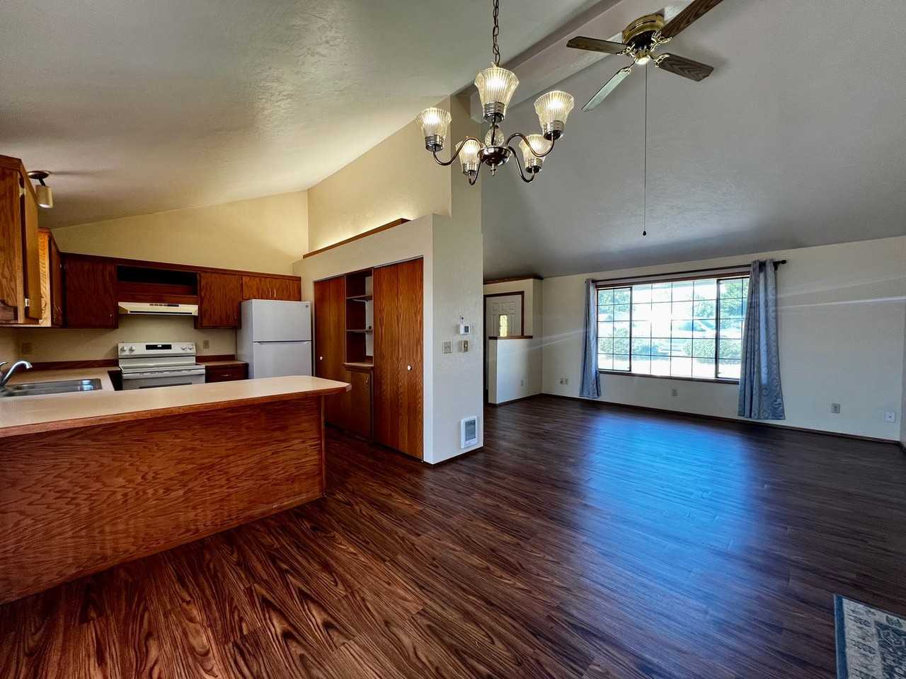7410 W Walnut St - Photo 6 of 22