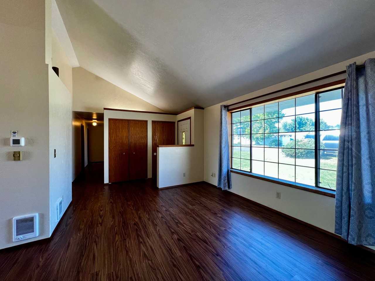 7410 W Walnut St - Photo 3 of 22