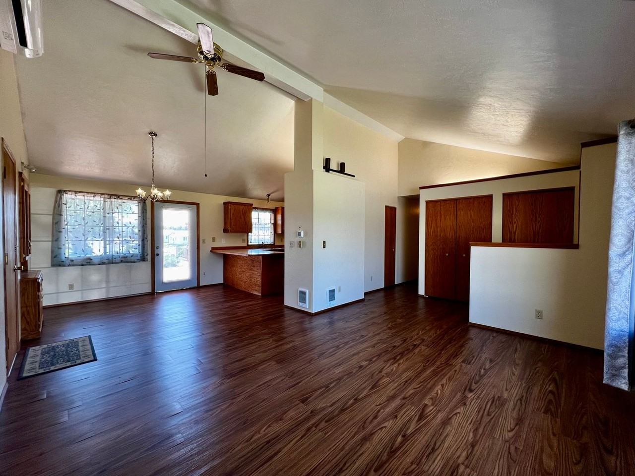7410 W Walnut St - Photo 4 of 22