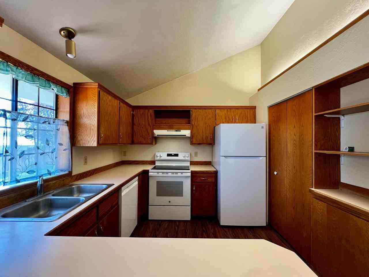 7410 W Walnut St - Photo 7 of 22