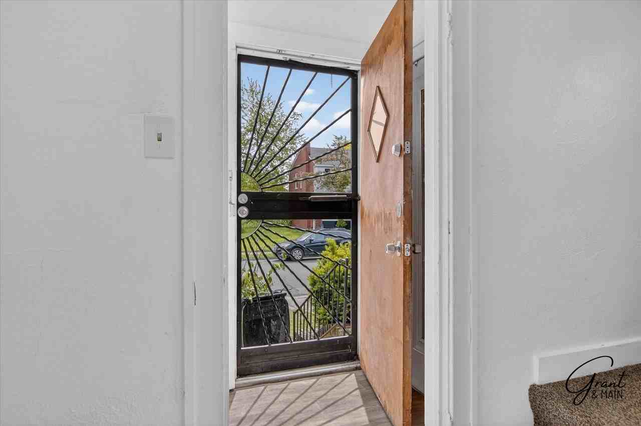 18557 Wexford St - Photo 3 of 21