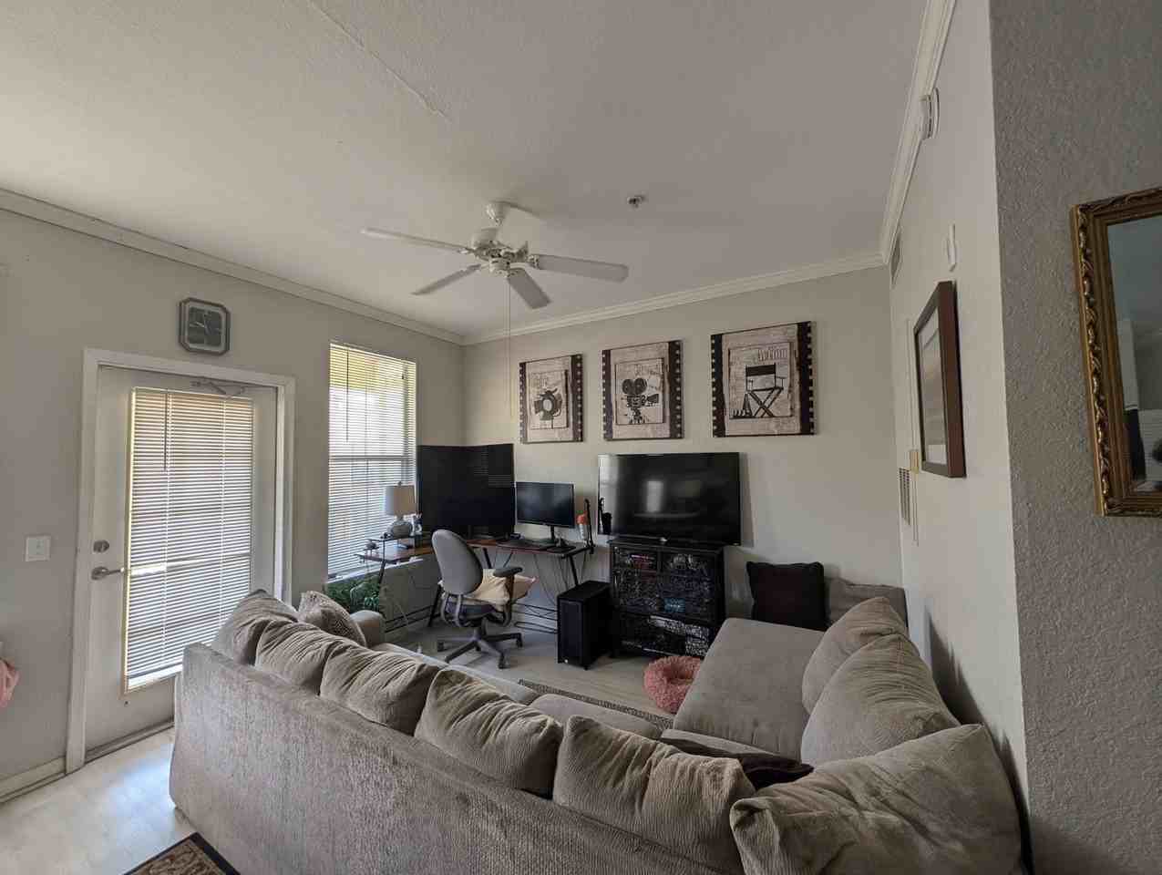 860 N Orange Ave - Photo 2 of 12