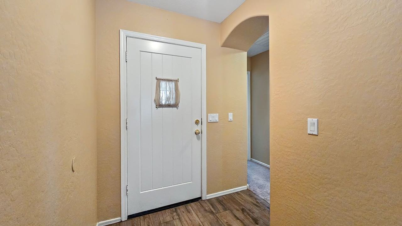 14082 W Rosewood Dr - Photo 2 of 29