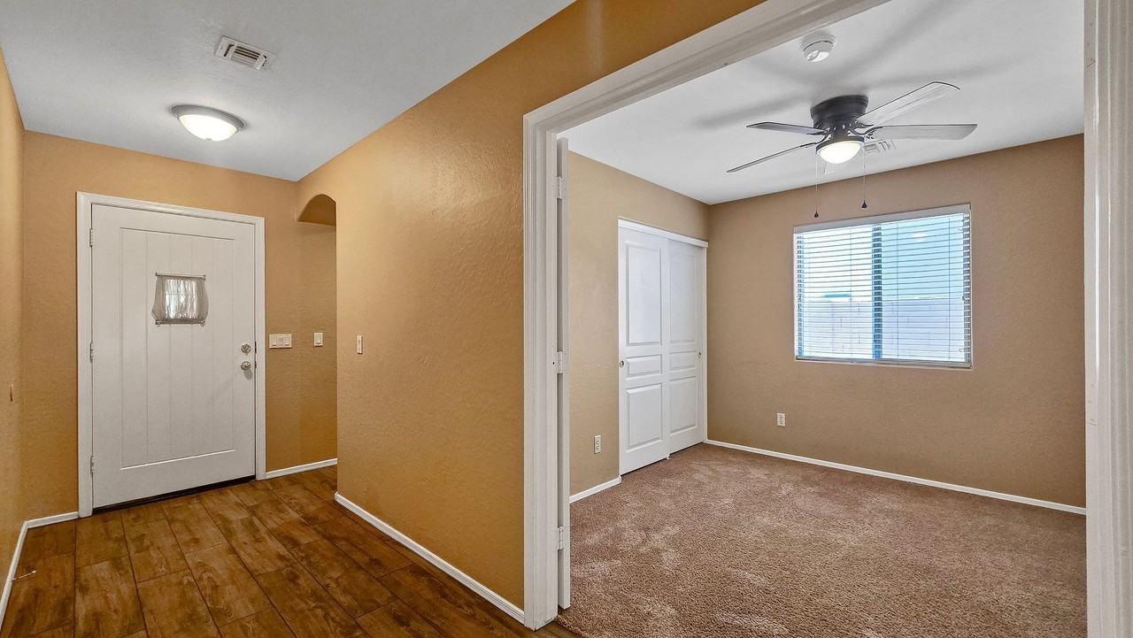 14082 W Rosewood Dr - Photo 3 of 29
