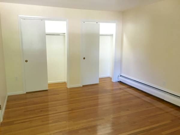 1017 W Roxbury Pkwy - Photo 2 of 5