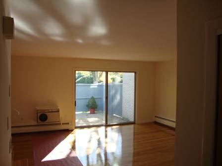 1017 W Roxbury Pkwy - Photo 4 of 5