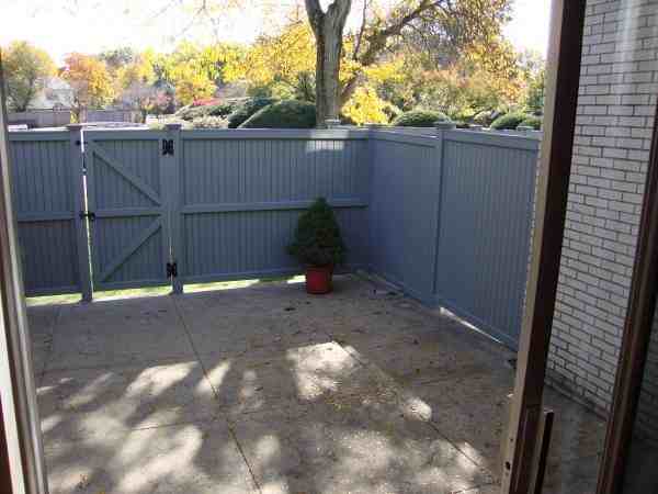 1017 W Roxbury Pkwy - Photo 5 of 5