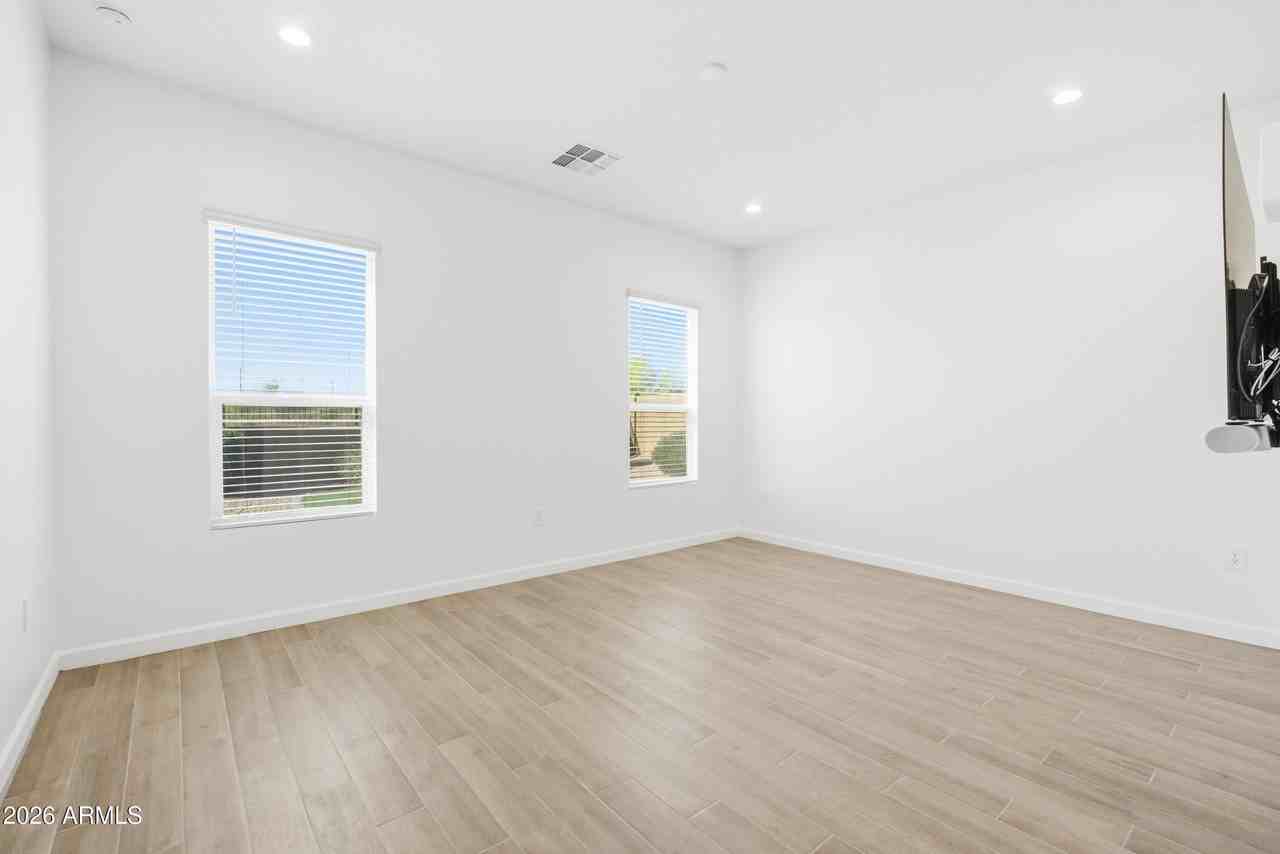 21718 N 58th St - Photo 7 of 23
