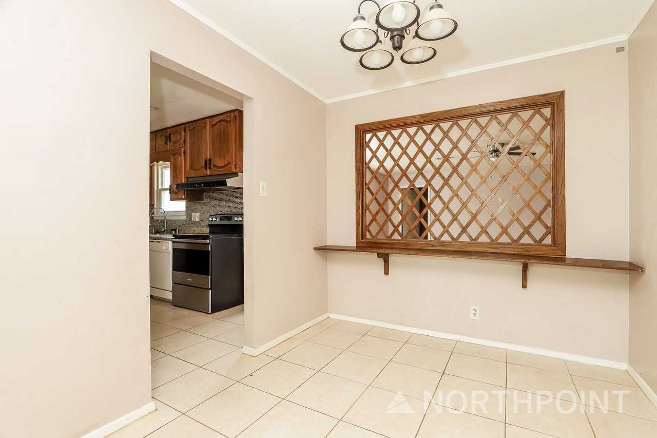 1060 Richmond Dr - Photo 5 of 16