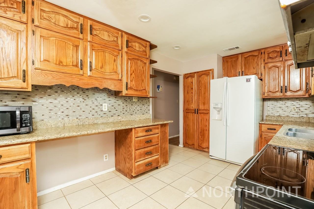 1060 Richmond Dr - Photo 7 of 16