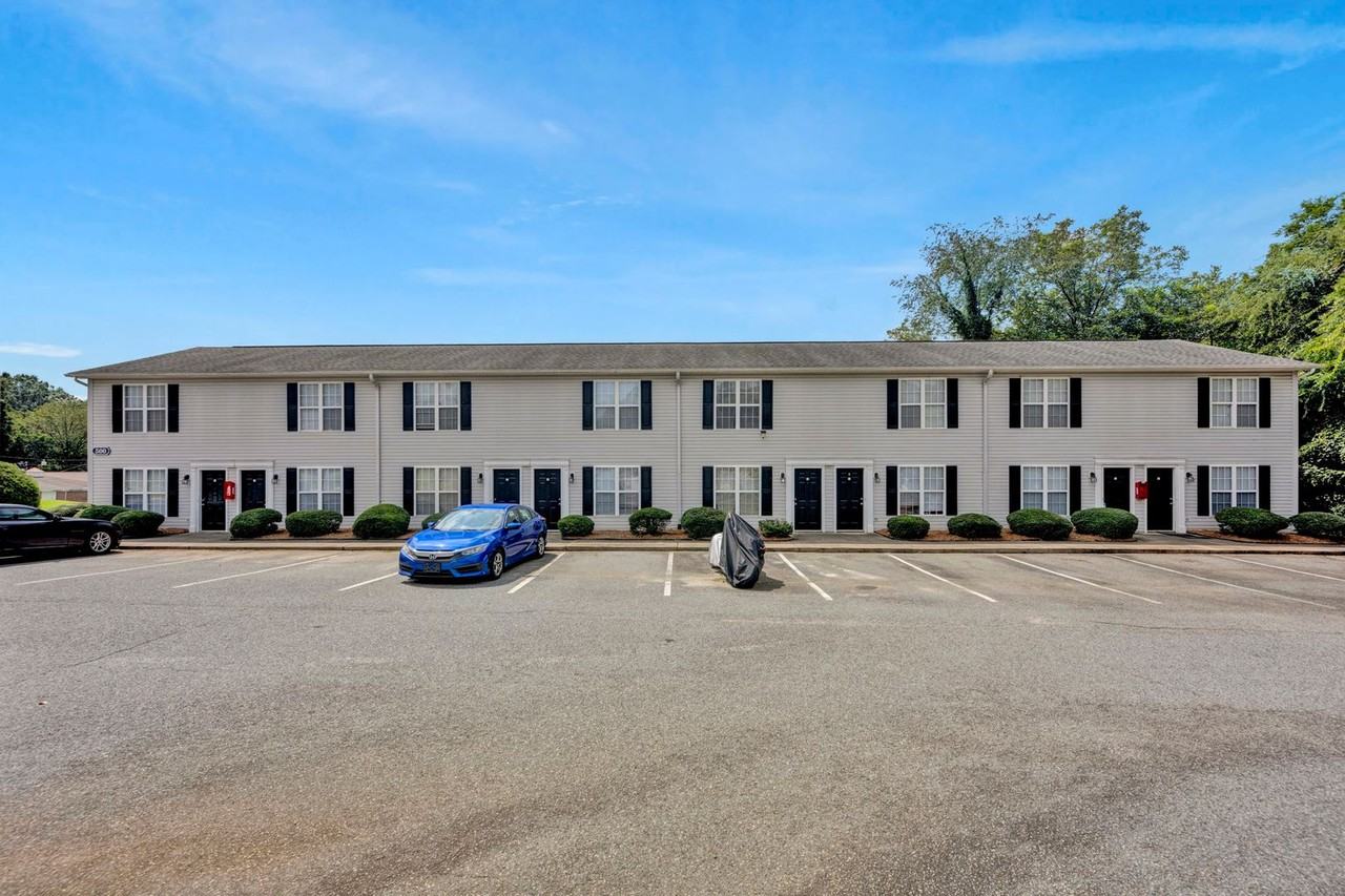 White Oak Apartments of Kannapolis, Inc. - Photo 2 of 34