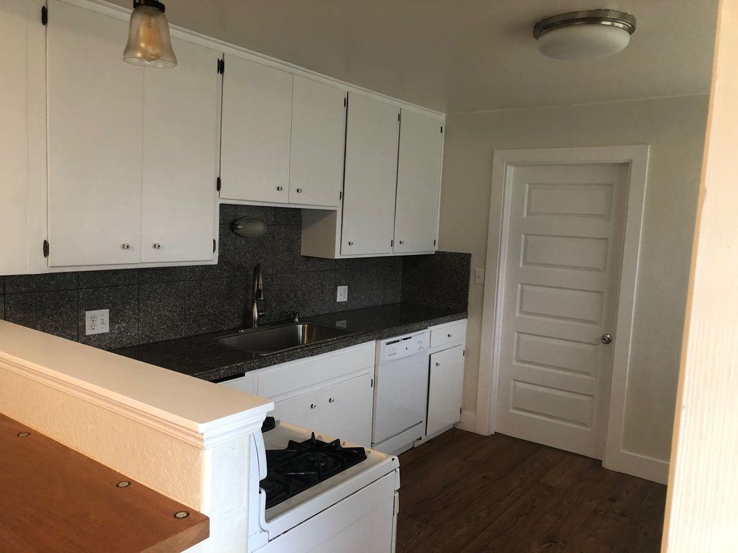 1306 Henderson St - Photo 2 of 26