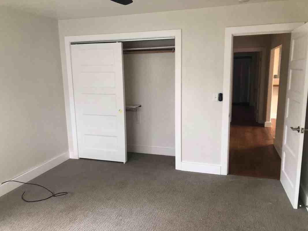1306 Henderson St - Photo 7 of 26