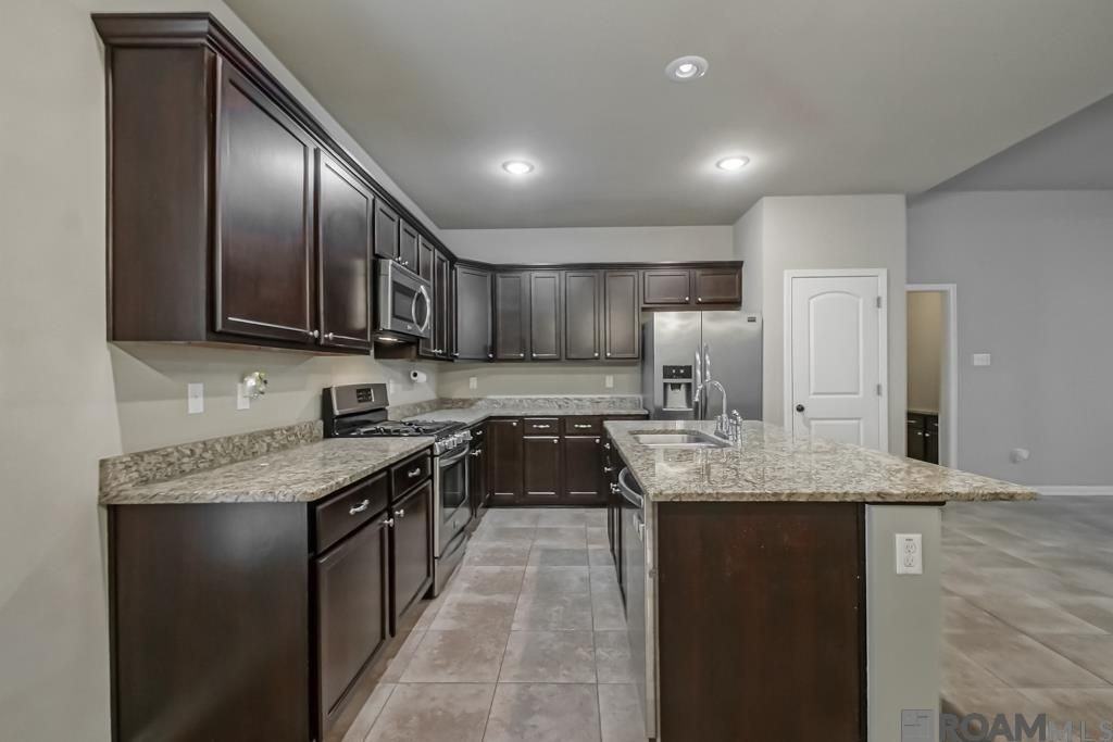 641 Greenwich Dr - Photo 4 of 14