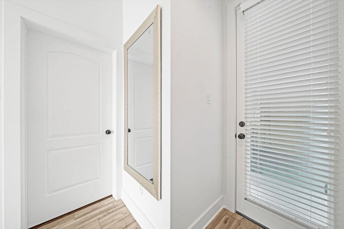 2712 Nagle St - Photo 4 of 46