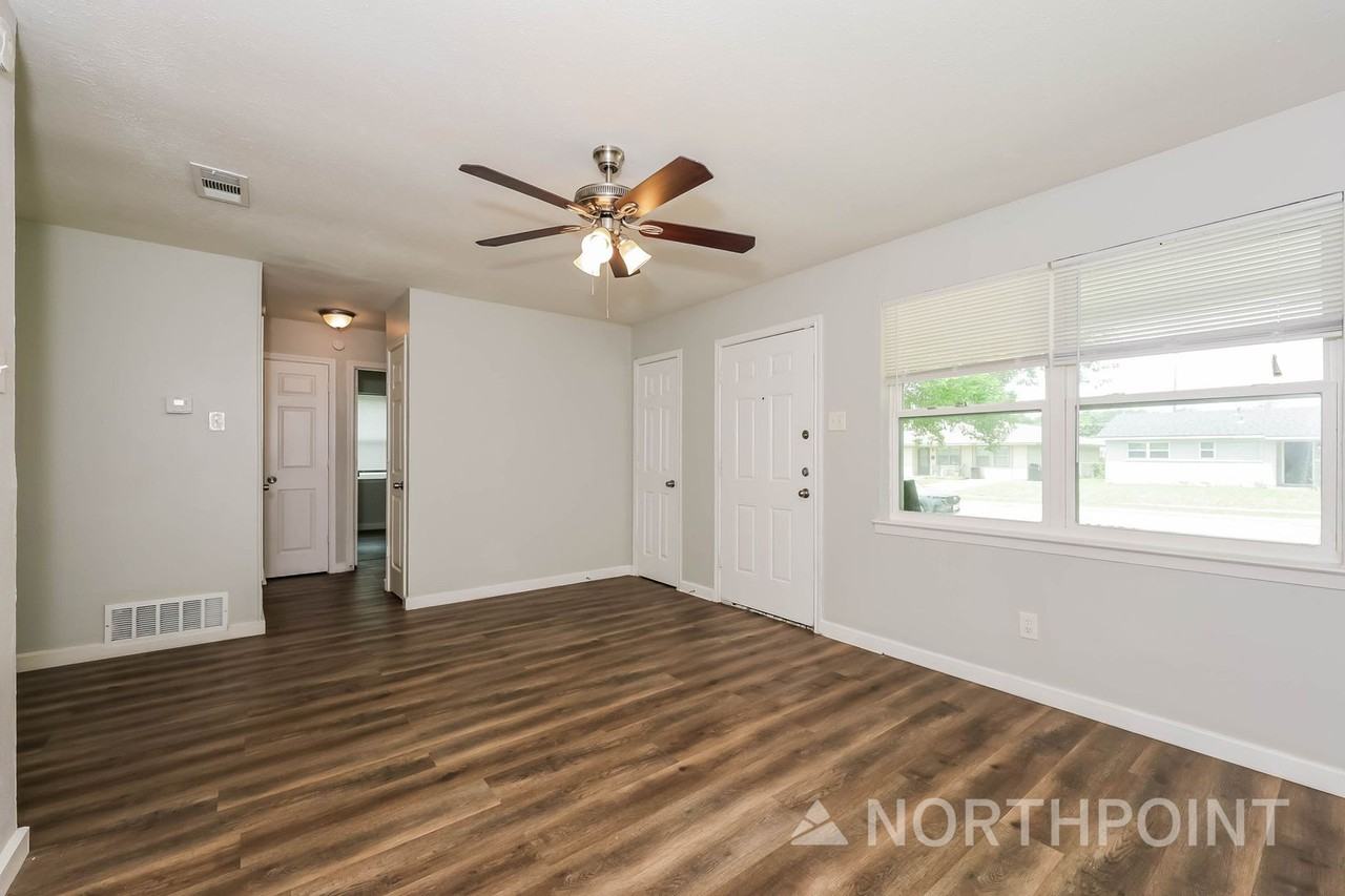 1336 E Park Dr - Photo 3 of 16