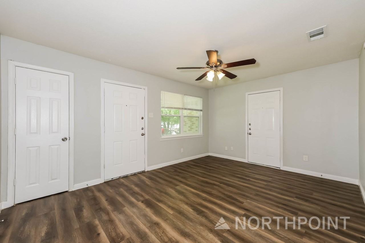 1336 E Park Dr - Photo 2 of 16
