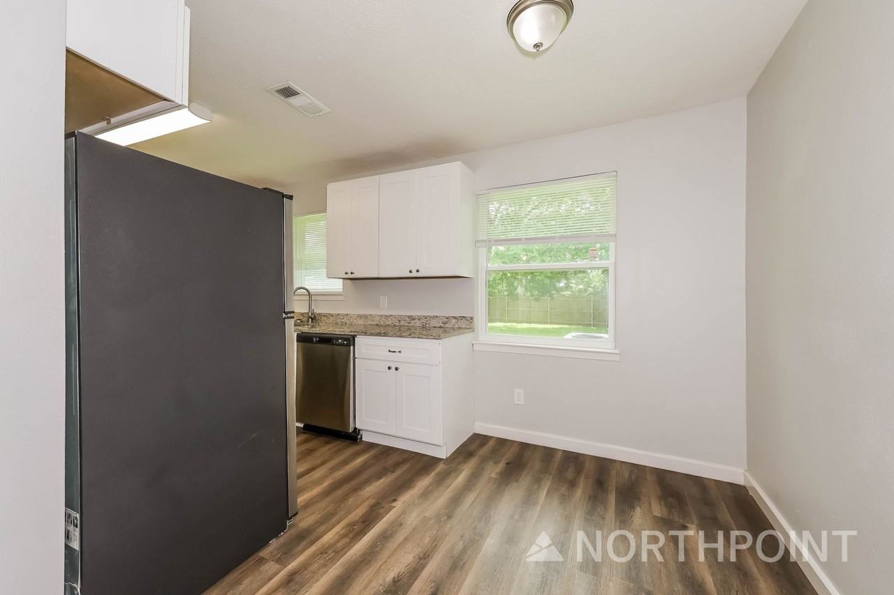 1336 E Park Dr - Photo 5 of 16