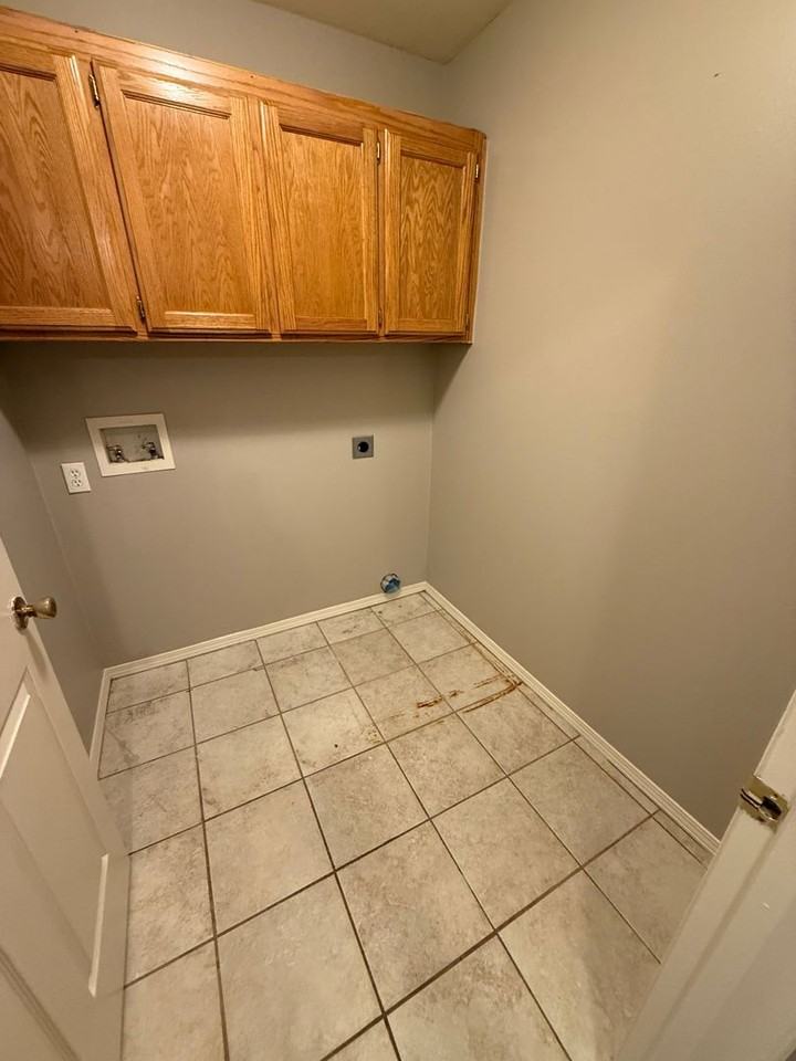 1216 Seals St - Photo 3 of 10