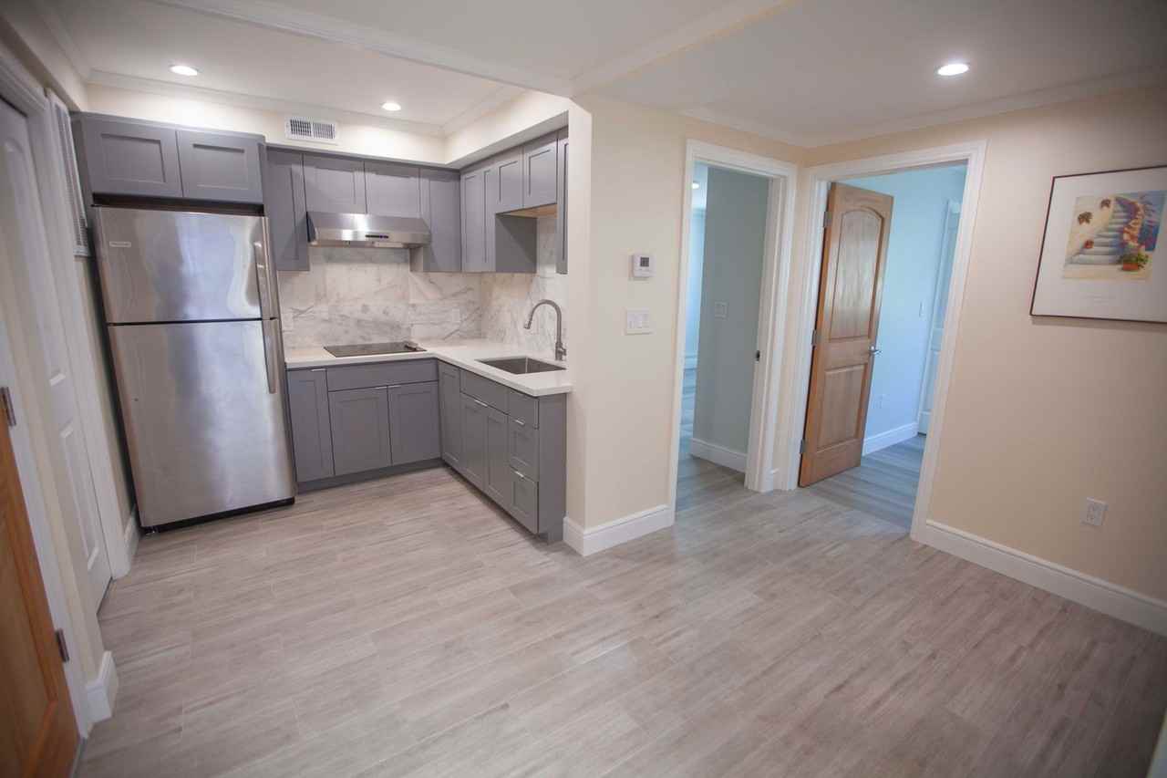 52 Camelot Ct - Photo 3 of 16