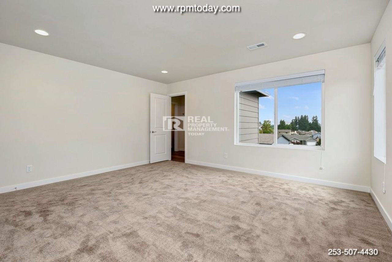 5656 S 302nd St - Photo 6 of 21