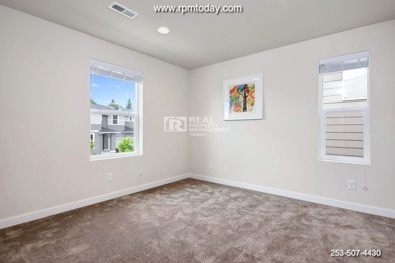 5656 S 302nd St - Photo 5 of 21