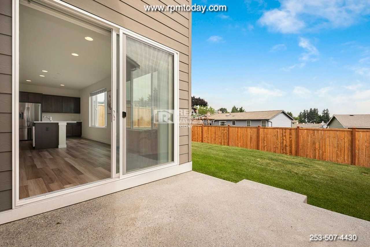 5656 S 302nd St - Photo 2 of 21