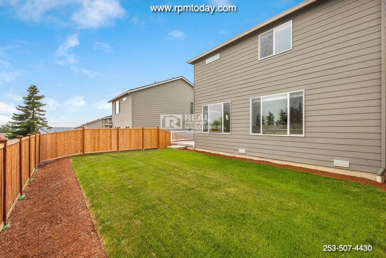 5656 S 302nd St - Photo 4 of 21