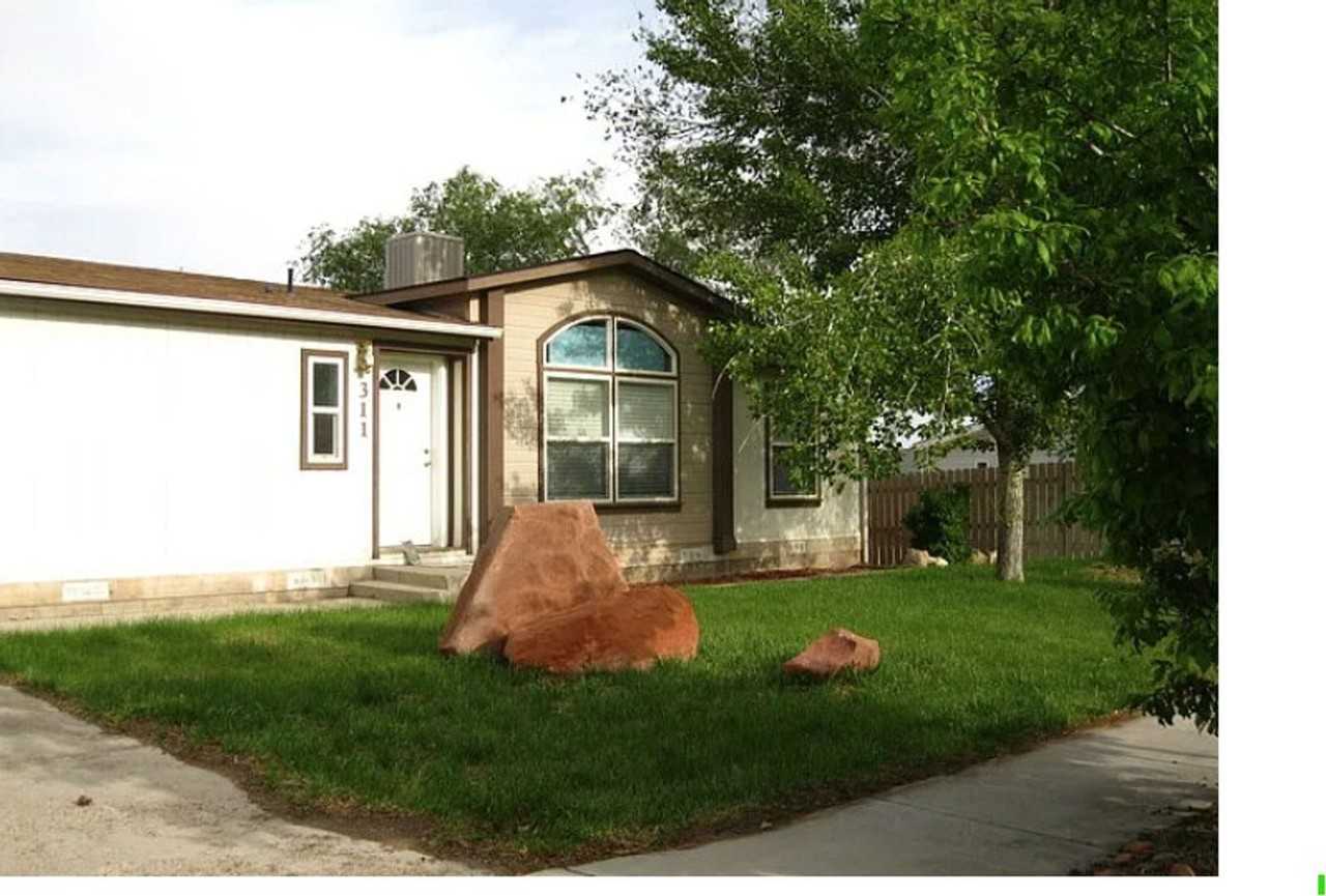 311 N Highland Dr - Photo 2 of 15