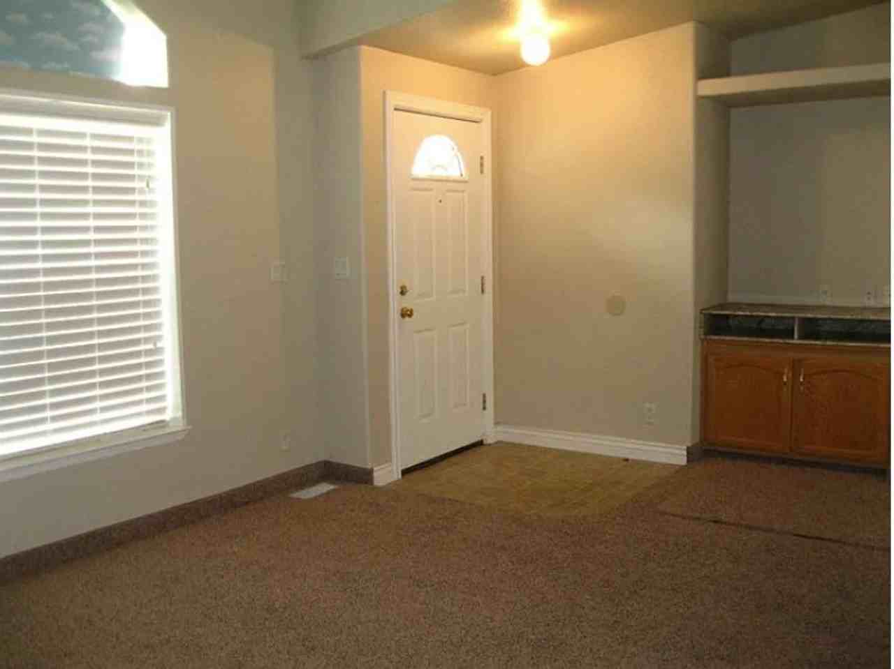 311 N Highland Dr - Photo 3 of 15