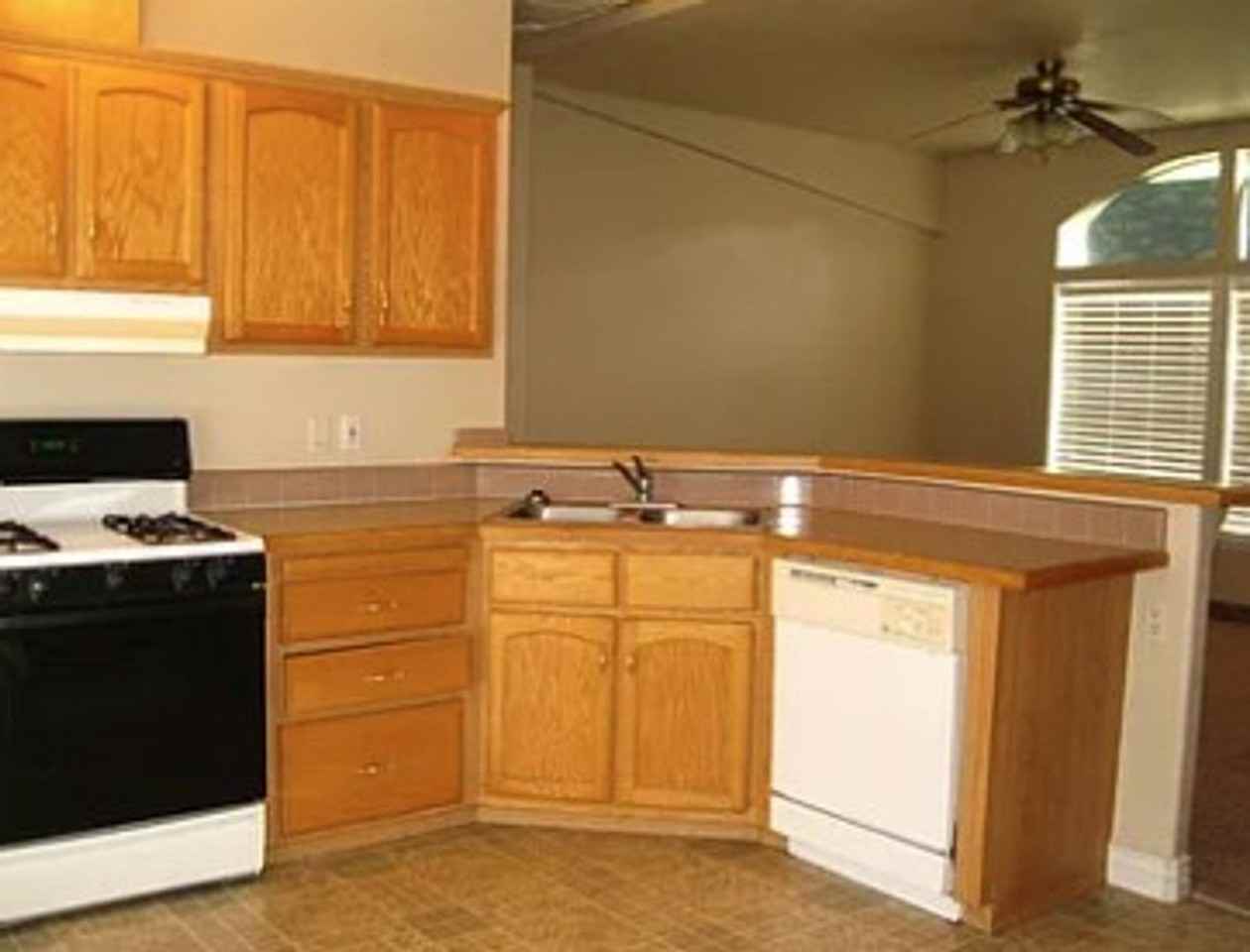 311 N Highland Dr - Photo 6 of 15