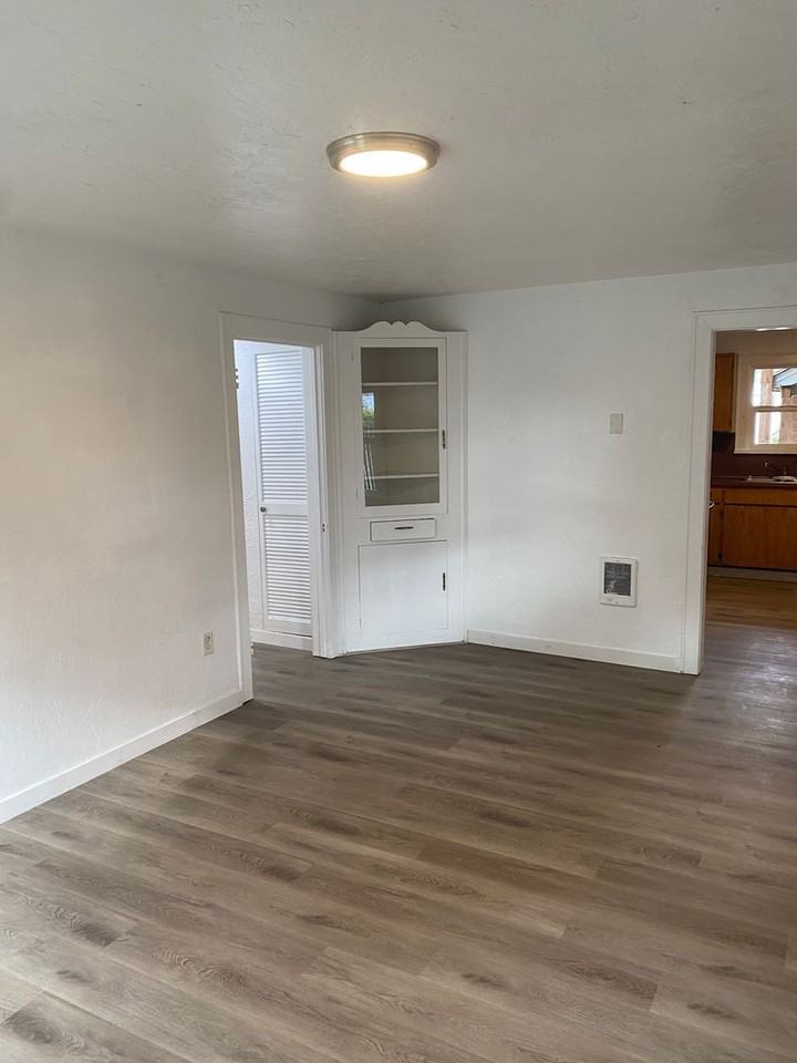 22 E St - Photo 3 of 10