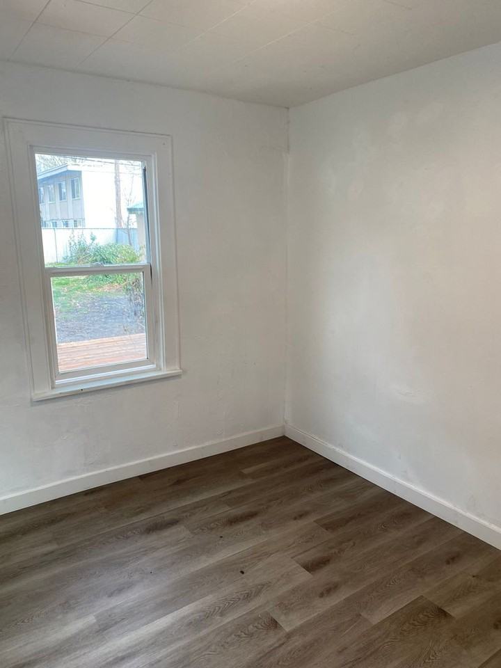 22 E St - Photo 7 of 10