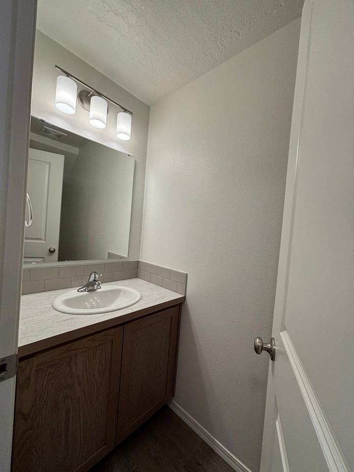 3672 S Roosevelt St - Photo 2 of 7