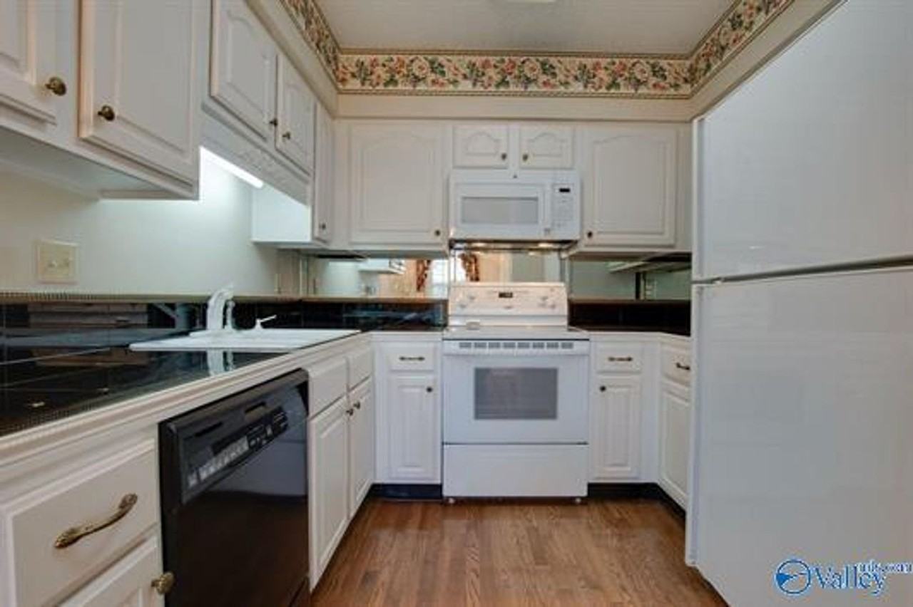 313 313 Kensignton Court - Photo 4 of 12