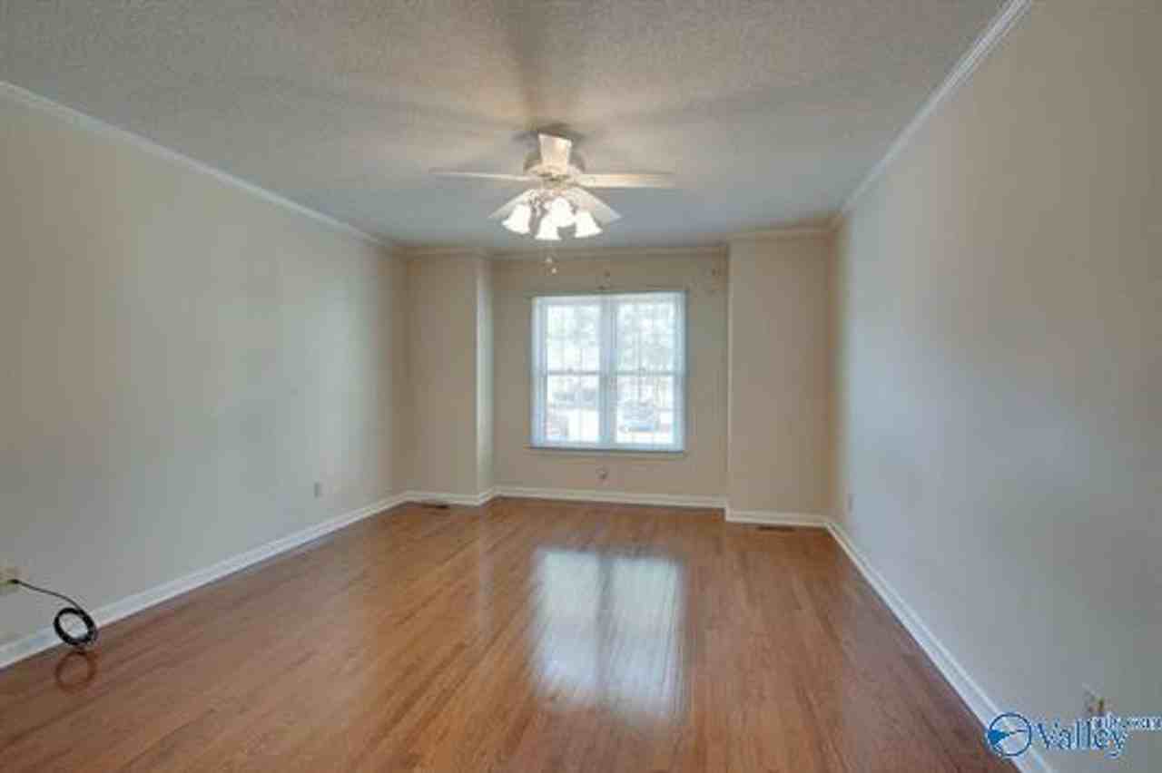313 313 Kensignton Court - Photo 5 of 12