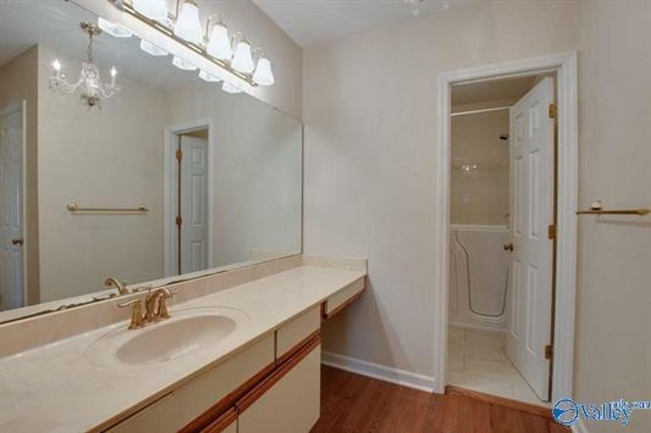 313 313 Kensignton Court - Photo 6 of 12