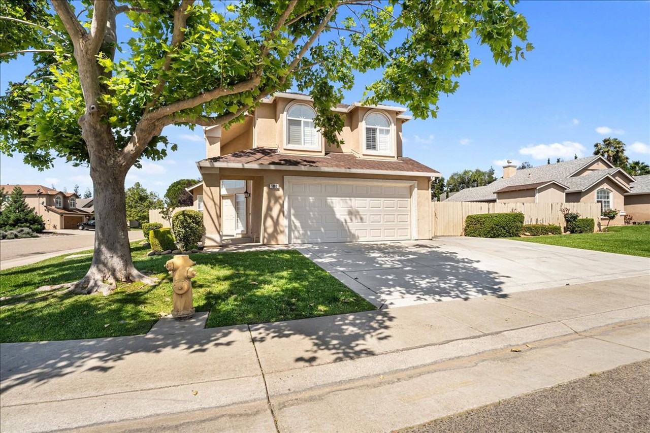 1002 Bay Terrace Dr - Photo 2 of 29