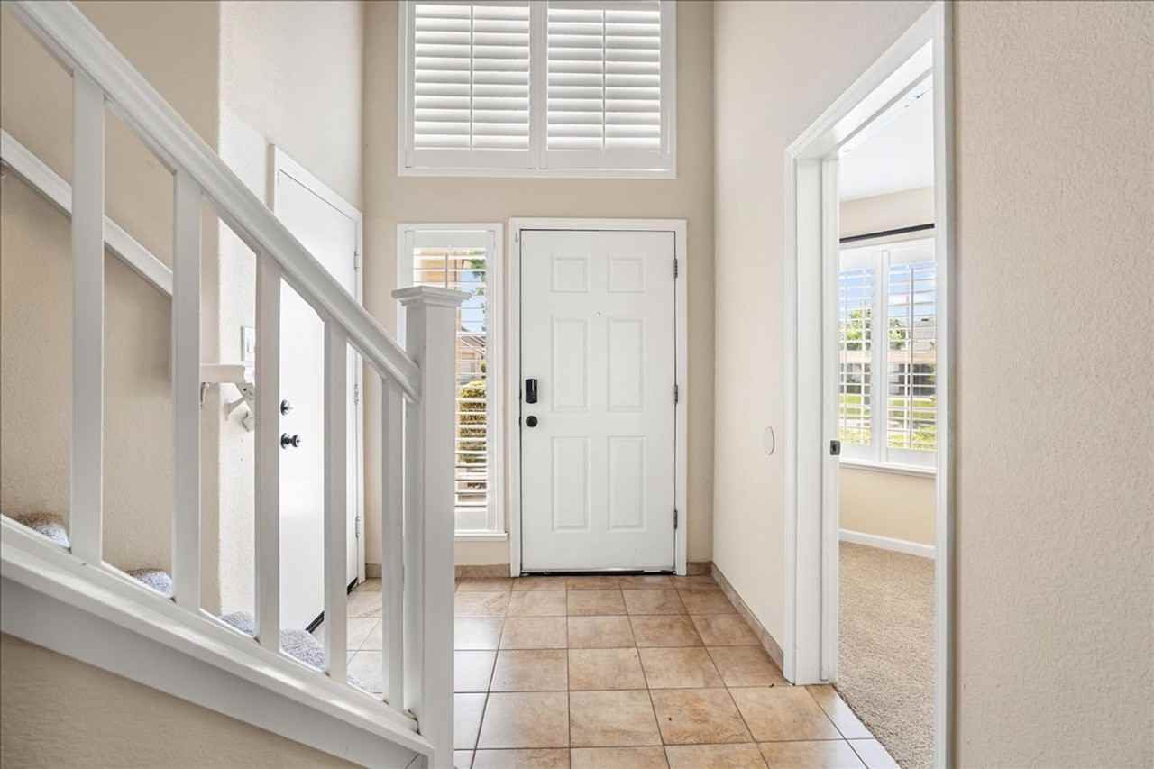 1002 Bay Terrace Dr - Photo 3 of 29